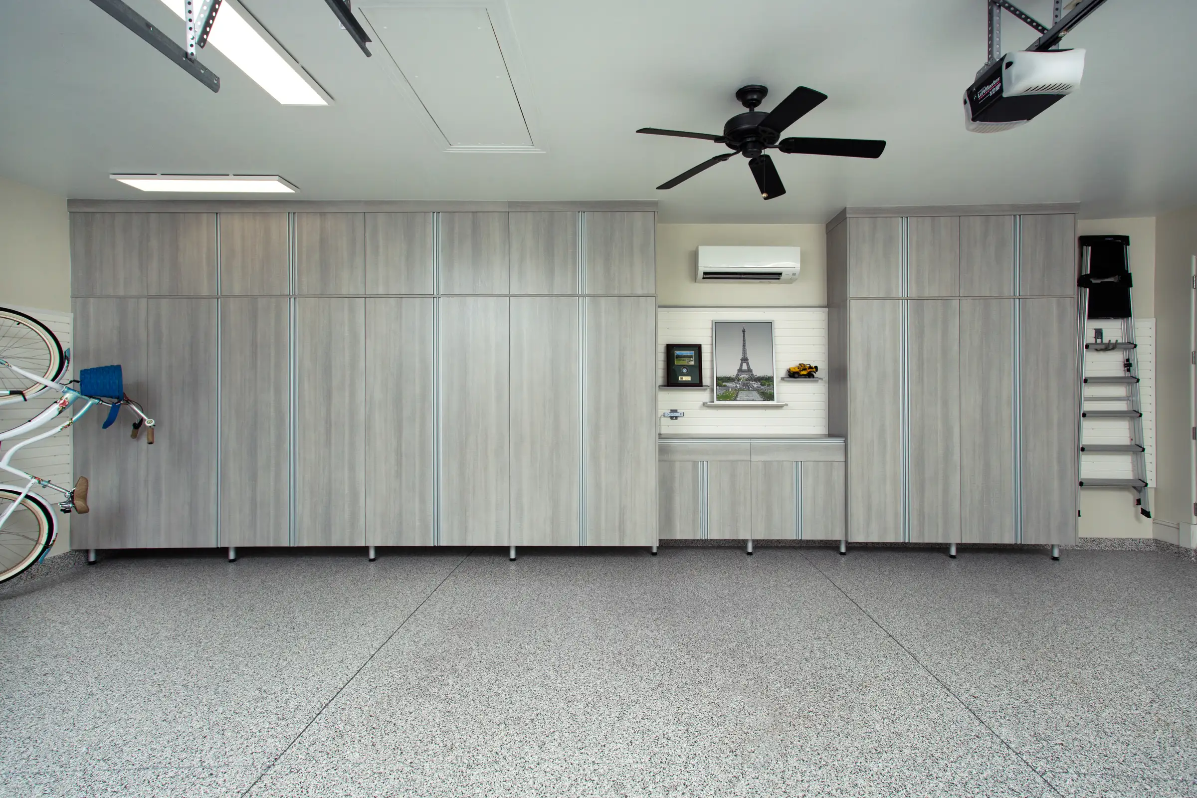 Custom Garage Cabinets for a Clutter-Free, Stylish Space
